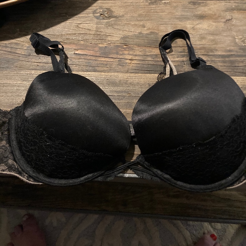 Victoria’s Secret very sexy miracle push-up black lace bra 36C